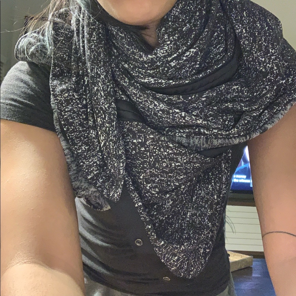 Lululemon Versatile Scarf